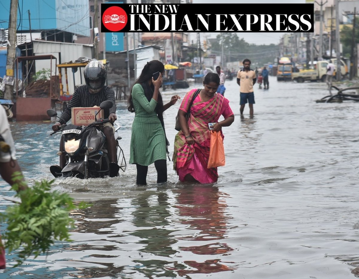 Jawahar_TNIE's tweet photo. The life of the residents, in and around Avadi and Ayapakkam, become miserable after it is inundated following consistent rains @xpresstn @NewIndianXpress @shibasahu2012 https://t.co/dD3J6swcTu