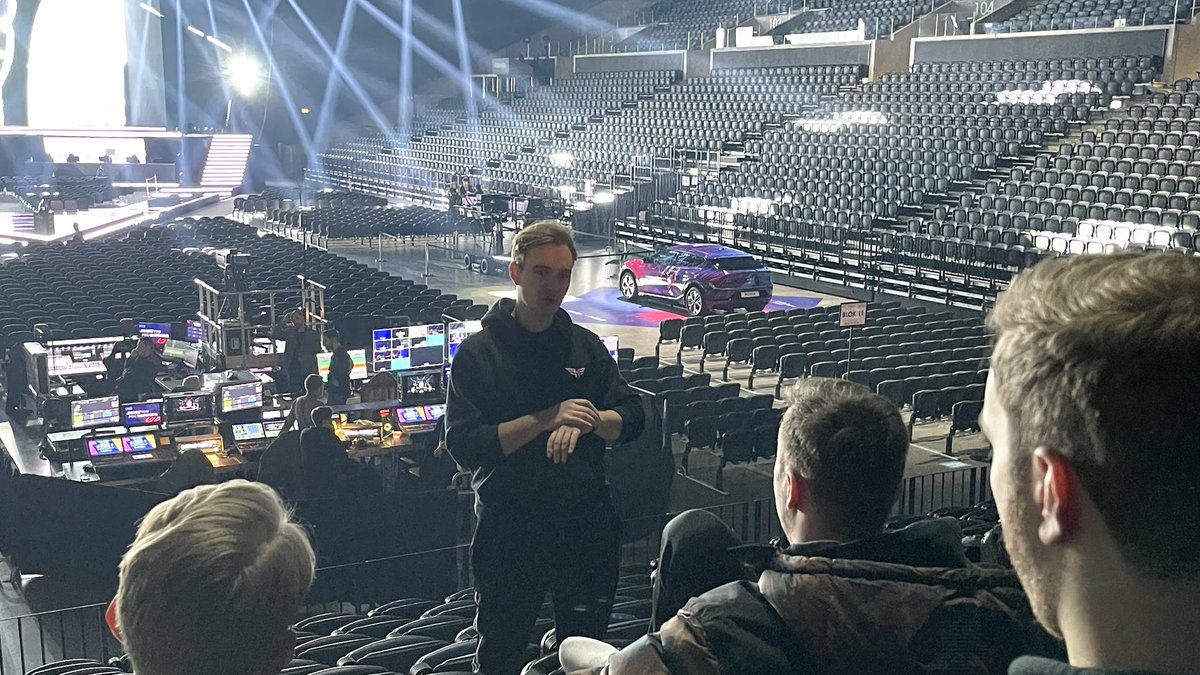 🚨GIVEAWAY🚨

Do you want 5 TICKETS for todays games in Royal Arena? Follow the steps below: 

♻️ Retweet this post
👥 Subscribe: youtube.com/c/Heroicgg

Winner will be announced at 13:15CET today 🙏 Good luck!!