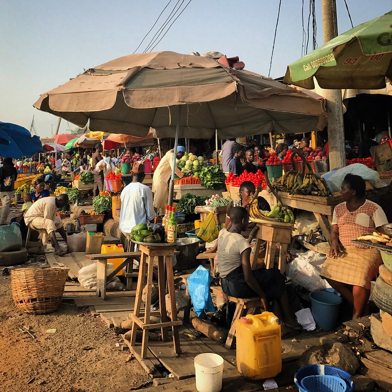 600M+ people fall ill annually due to foodborne illness. Over 1/3 of global population is malnourished. How do these high-burden challenges interact &amp; how to better tackle them jointly? New <a href="/Journal_GFS/">Global Food Security</a> paper w/ @GAINAlliance colleagues considers this: bit.ly/3re6HTx 1/