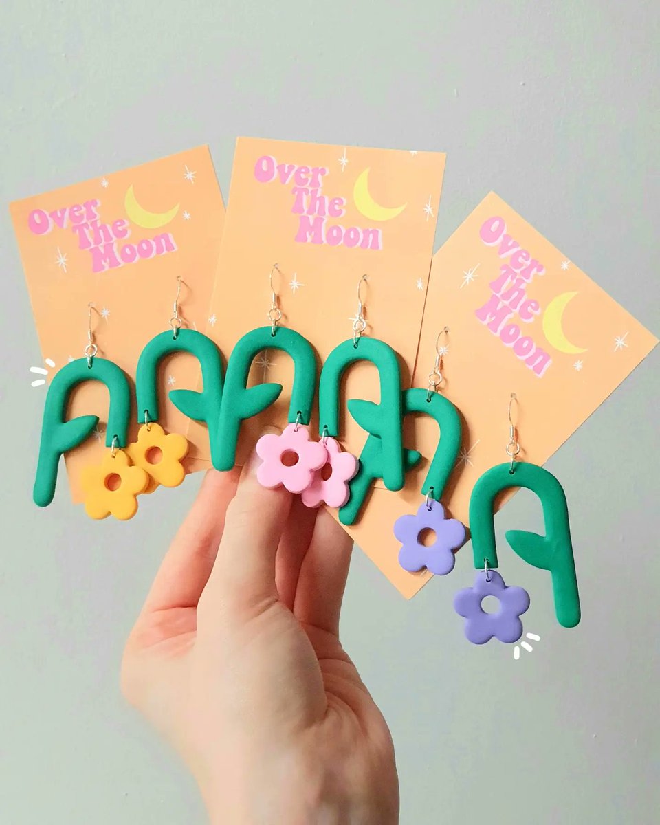 _Overthemoonuk's tweet photo. The Garden Danglies 🌼 
Dropping tonight @ 7pm GMT! 🍃
#handmadeearrings #clayearrings #flowerearrings https://t.co/ZckbXVmL22