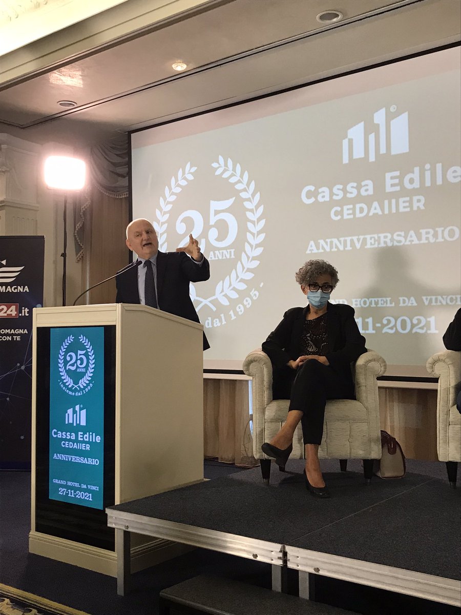 gcarapella's tweet photo. @gcarapella gran bell’ interventi di @colla_vincenzo al #25anniverario della #cassaedile #cedaier https://t.co/MiWnM3fGip