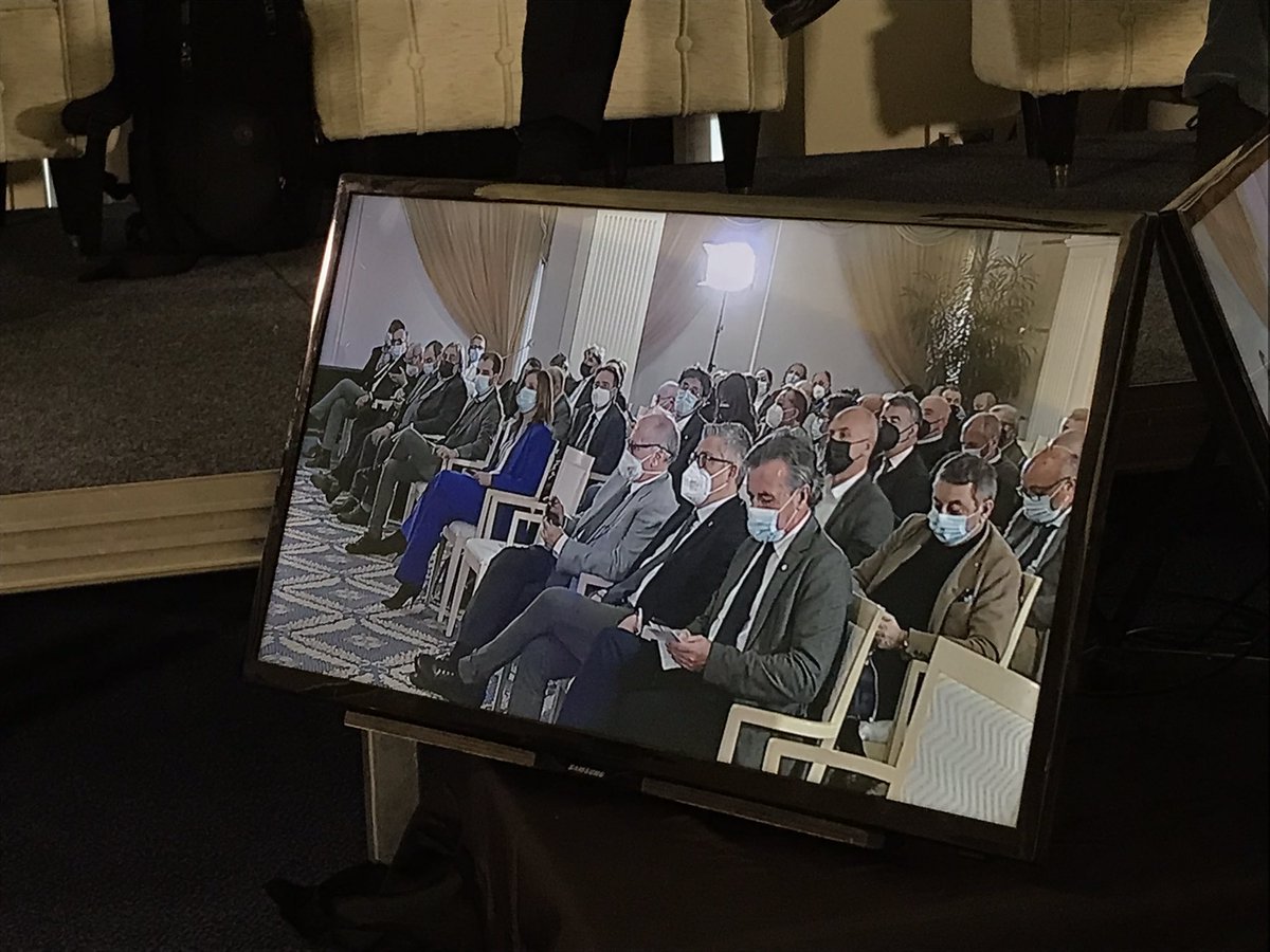 gcarapella's tweet photo. @gcarapella gran bell’ interventi di @colla_vincenzo al #25anniverario della #cassaedile #cedaier https://t.co/MiWnM3fGip