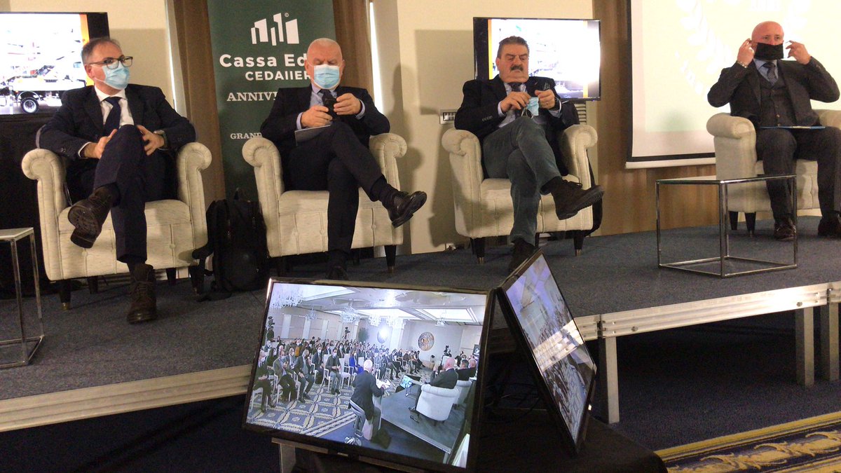 gcarapella's tweet photo. @gcarapella gran bell’ interventi di @colla_vincenzo al #25anniverario della #cassaedile #cedaier https://t.co/MiWnM3fGip