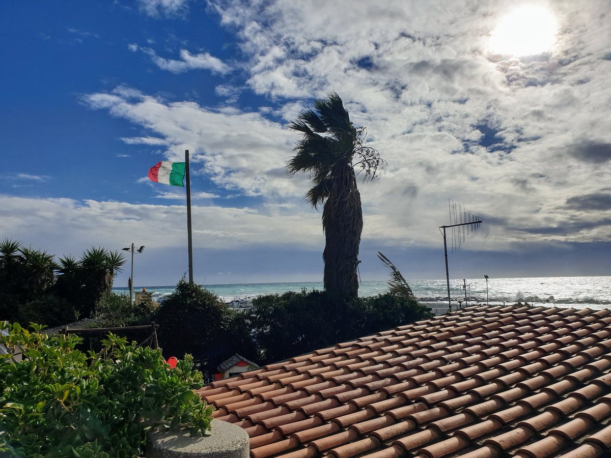 LizGabayMW's tweet photo. Warm and windy Coffee pause by the Mediterranean on our way to Piedmont. Snow on the distant peaks. @Batasiolo #vineyardexplorer https://t.co/sZKTY2tPXd