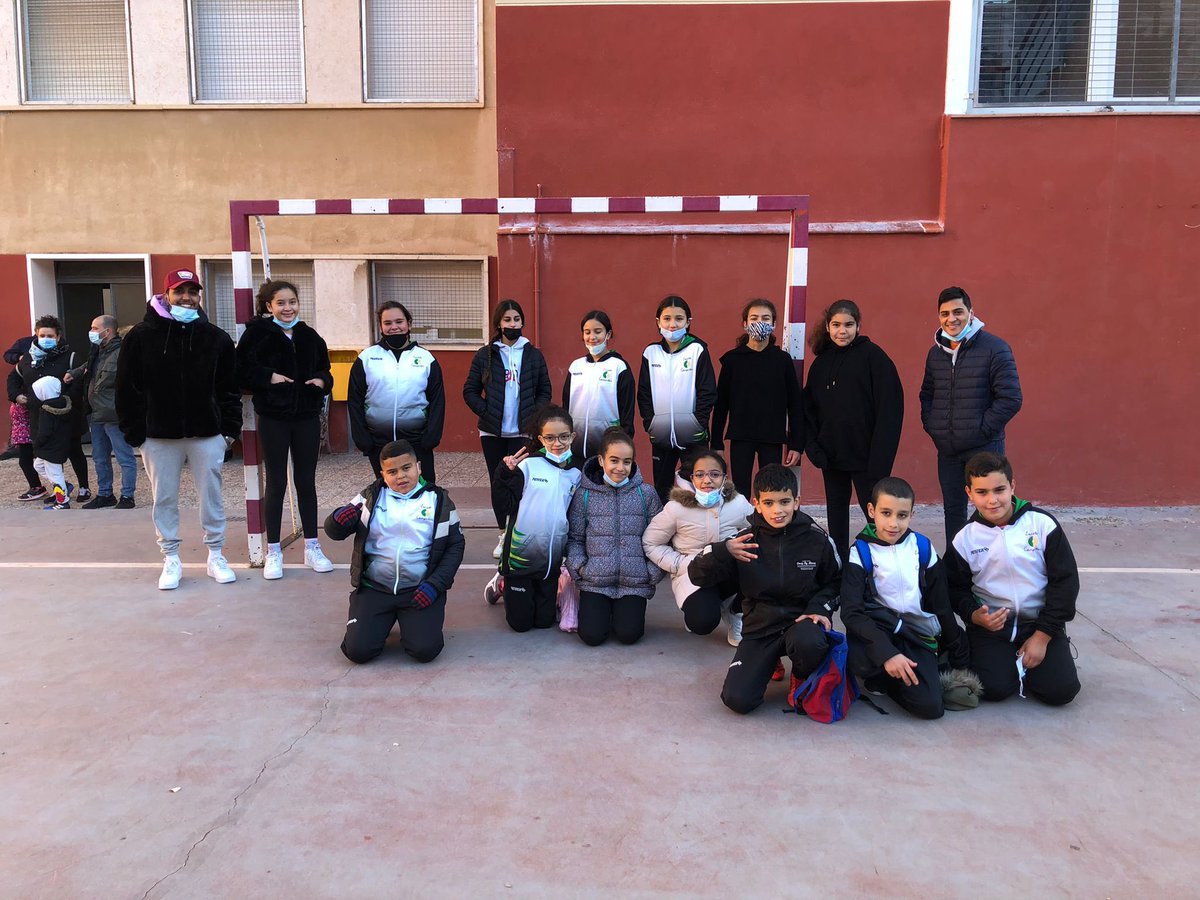 EscolaCampclar's tweet photo. Avui hem jugat un partit de futbol sala amistós contra l’ @DelclosPau ens ho hem passat molt bé! #PCEE @Diari_Esports @tarragonaradio  @esportcat @TGNAjuntament https://t.co/oZmR4MnxBe