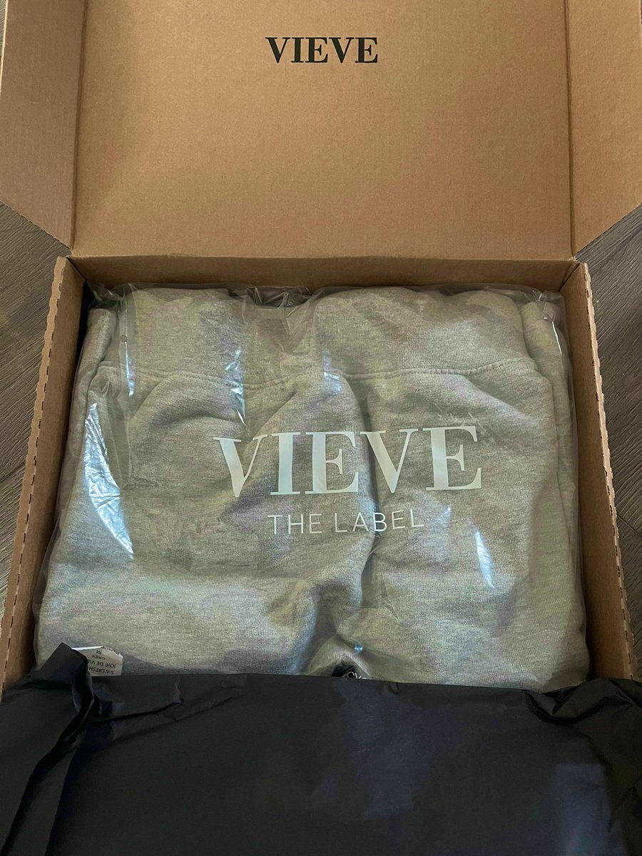 danielleburn96's tweet photo. Finally got my hands on one🥺😭 @vieve @jamiegenevieve https://t.co/7oQy1Vo9AR