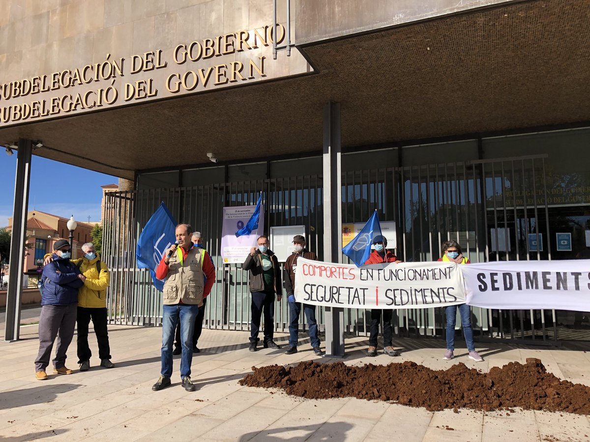 A <a href="/TGNGob/">Subdelegació del Govern a Tarragona</a> demanant #mésaiguaisediments per salvar el Delta de l’Ebre! 

Es bàsic i fonamental que baixin sediments ✊ no hi ha termini proper per que això passi, no podem esperar més! Sediments, JA ❗️