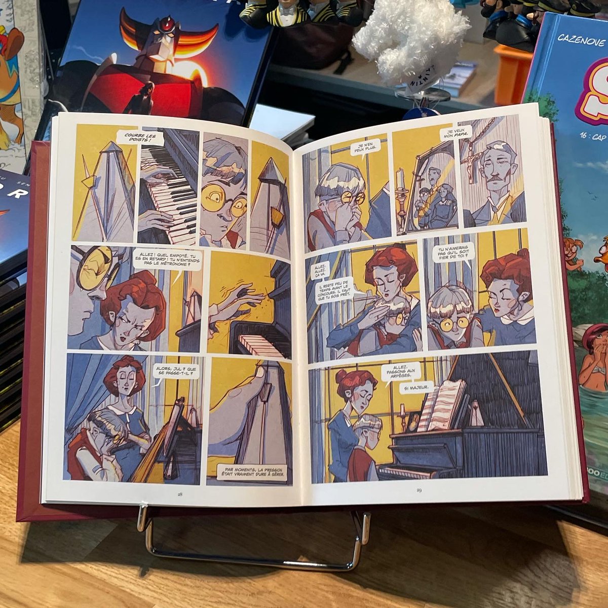 9artLibrairie's tweet photo. Moins d’un mois avant Noël…
À l’occasion des fêtes de fin d’années, les @editionspaquet vous propose une réédition spéciale Noël de « Ballade pour Sophie » de Filipe Melo et Juan Cavia. Attention cette édition est limitée, il n’y en a bientôt plus! https://t.co/3eC1QvOcbC