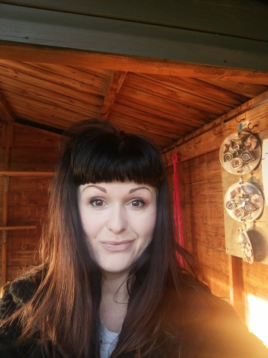 Sweetipips101's tweet image. Need a volunteer to come warm me up!!! It's so bloody cold in the studio this morn. Have a soooper doooper Saturday my sweets 🍬
#coldaf  #brrr #workinprogress  #HappySaturday