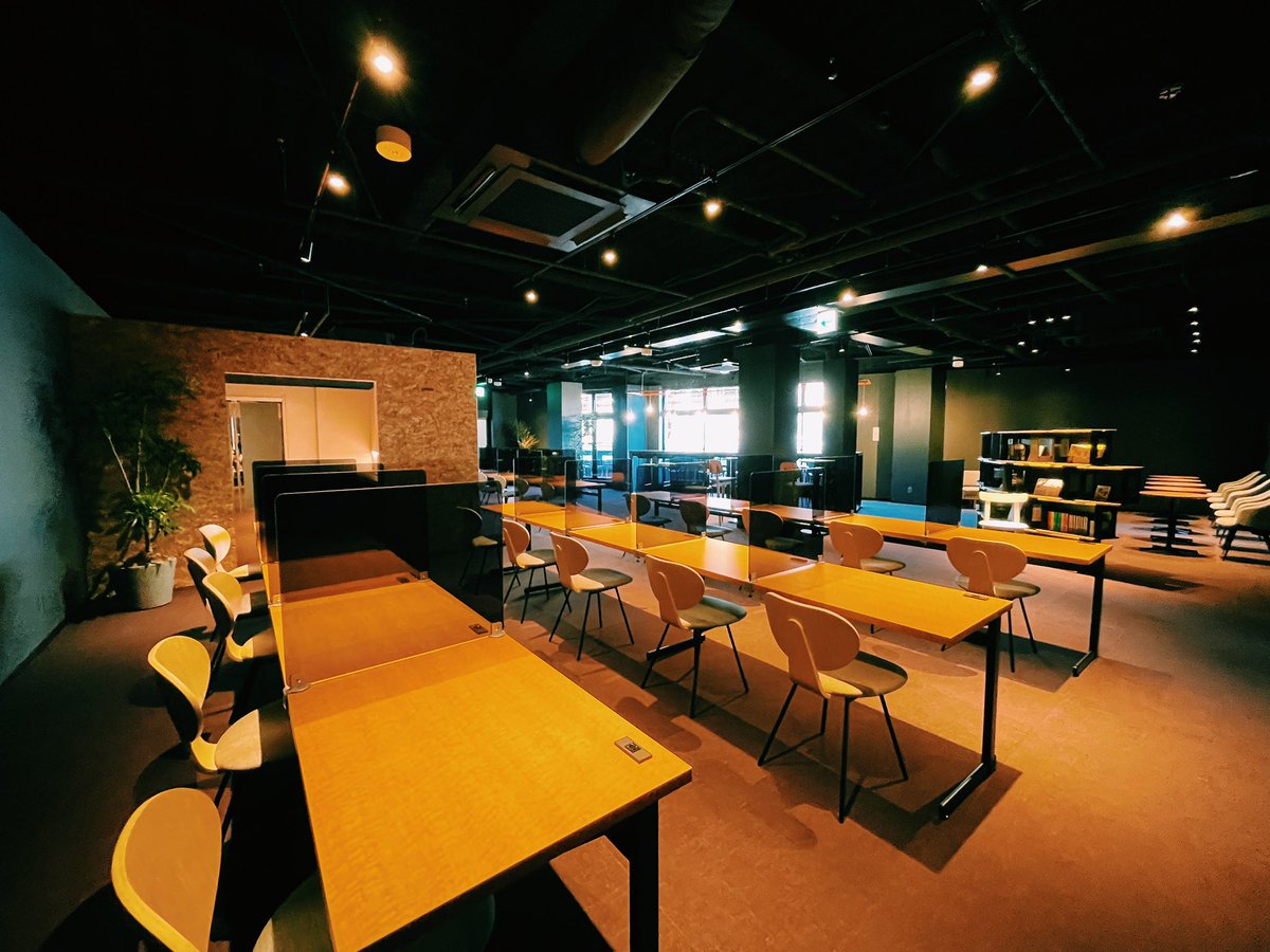 kichinavikun's tweet photo. 12月1日に西荻窪にオープンするコワーキングカフェ「LifeWork(ライフワーク)」さんの内覧会にお邪魔してきました🐱 延床面積600平米で大きさは都内最大級🍀テラス席から見える景色もステーションでした✨色んな用途で利用できそうなお店でした☺️🍀
#コワーキングスペース
https://t.co/88vAelI4fd https://t.co/dLq9O2fAdP