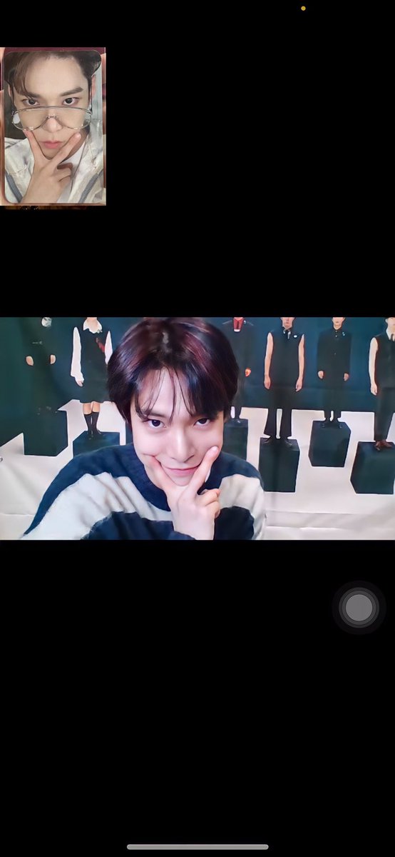 strawdoierry's tweet photo. 211127 MECIMA FANSIGN

i show him my favorite photocards and he……
😭😭😭😭🥺🥺🥺🥺

#NCT127 #도영 https://t.co/XXQrVhGNQc
