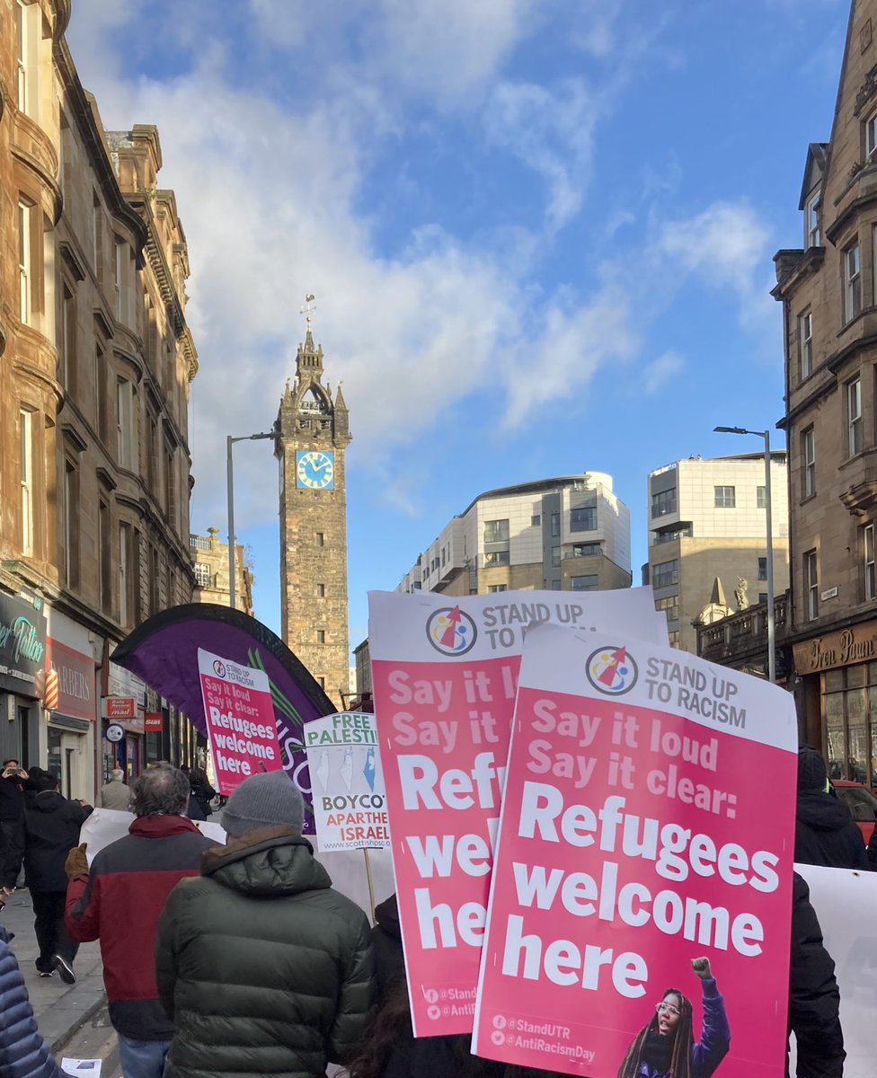 joe_averagejoe's tweet photo. Good morning from a lovely crisp sunny #Glasgow day sending an #AntiFascist #AntiRacism message  that #RefugeesWelcome 🏴󠁧󠁢󠁳󠁣󠁴󠁿 https://t.co/EIbywq8INf
