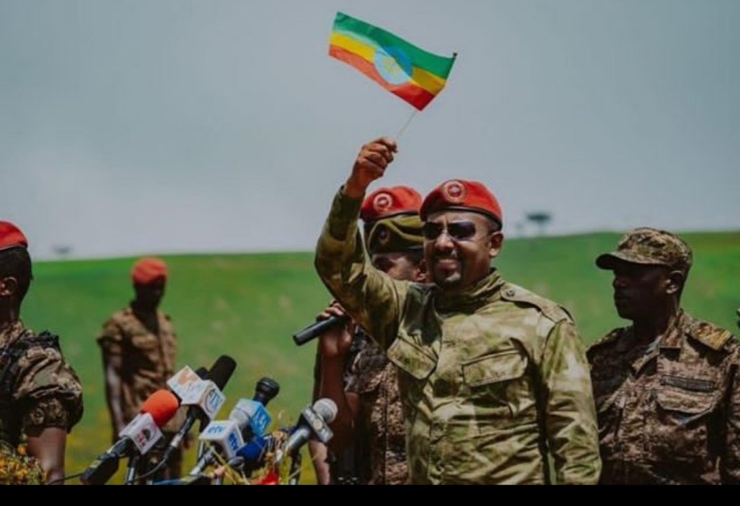 #Ahmed yabaye inshuti ya benshi kw'ISI ariko ageze mubibazo Bose baramutereranye iyo niyo #Africa nuko 
#Ghaddafi yapfuye 
Ntushobora kuramba kubutegetsi ushaka kungabaturage cga umugabane inyungu za bagashaka buhake zigomba kuz'imbere 
Dusengere #Ahmed🙏🙏🙏🙏.