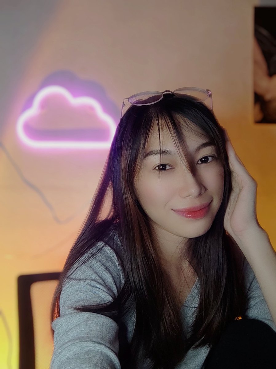 Love how the lighting turned out.
See u 8PM! 🤍👋🏻
app.kumu.ph/camillevienne

#CVfammonthsarycelebration #mysetup #KumuPH