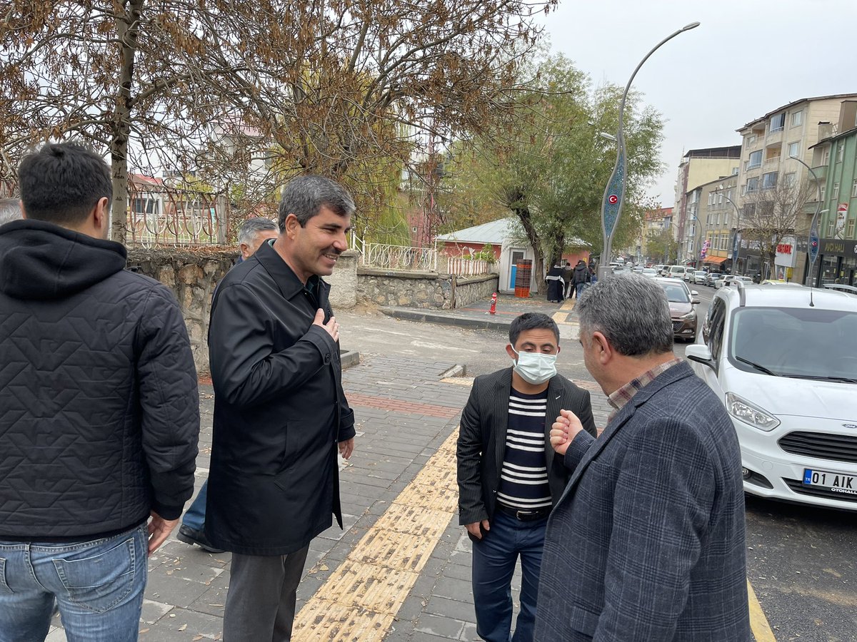 Feyat_ASYA's tweet photo. Haftasonunun güzelliğini hemşehrilerimizle yaşıyoruz. Cumhuriyet Caddesinde gezerken vatandaşlarımızla ve esnaflarımızla hasbihal ettik. https://t.co/ylIfoYIrXK