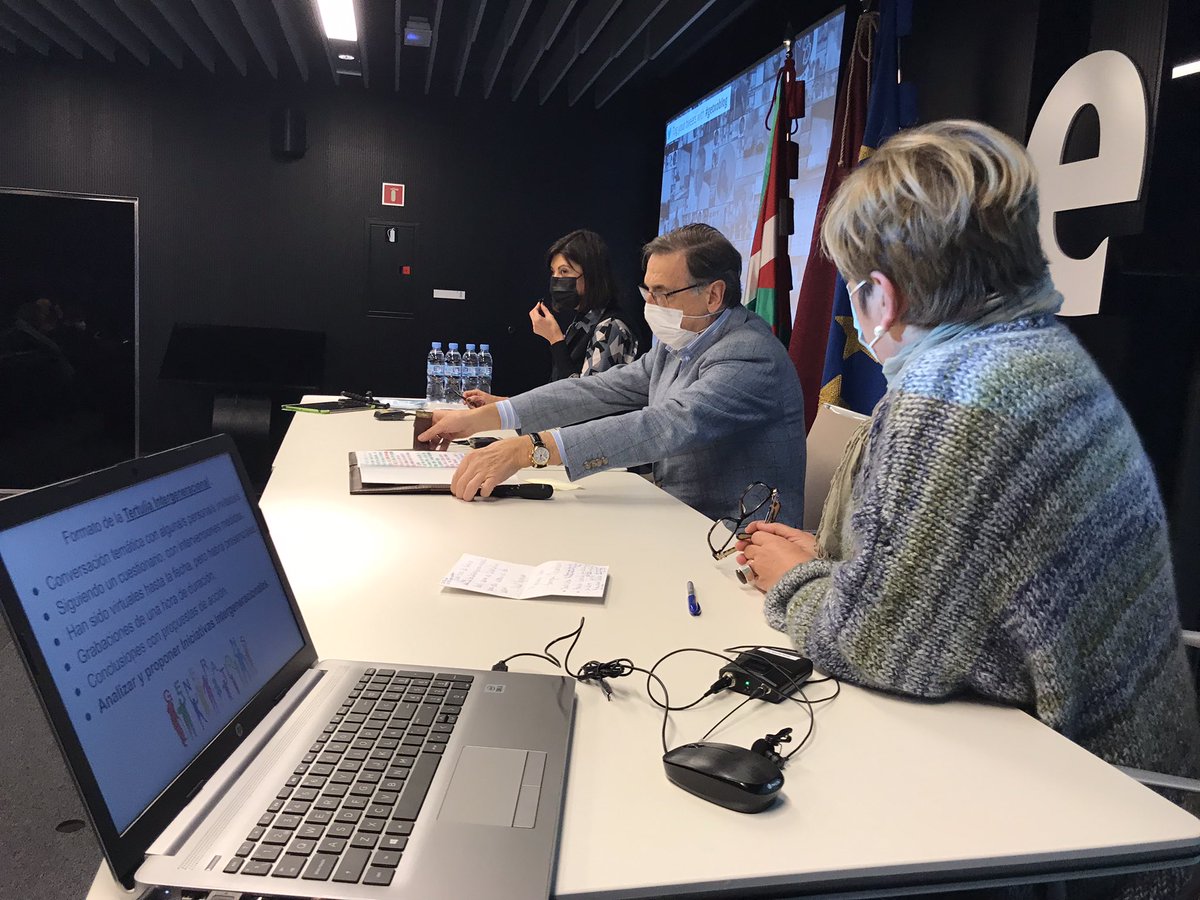 agirregabiria's tweet photo. #InTertulia en #Getxoblog https://t.co/oOkz6zRG3y