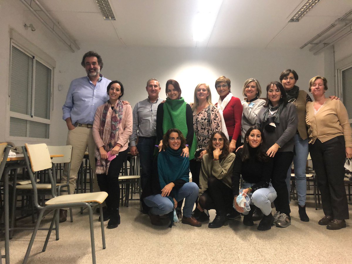 angelaortega961's tweet photo. Ayer en las Jornadas de la SACPA en Sevilla. Gente linda con la que pude disfrutar entrenando el cultivo de la Compasión. Que gustazo!!!! https://t.co/59C1e4gWRL