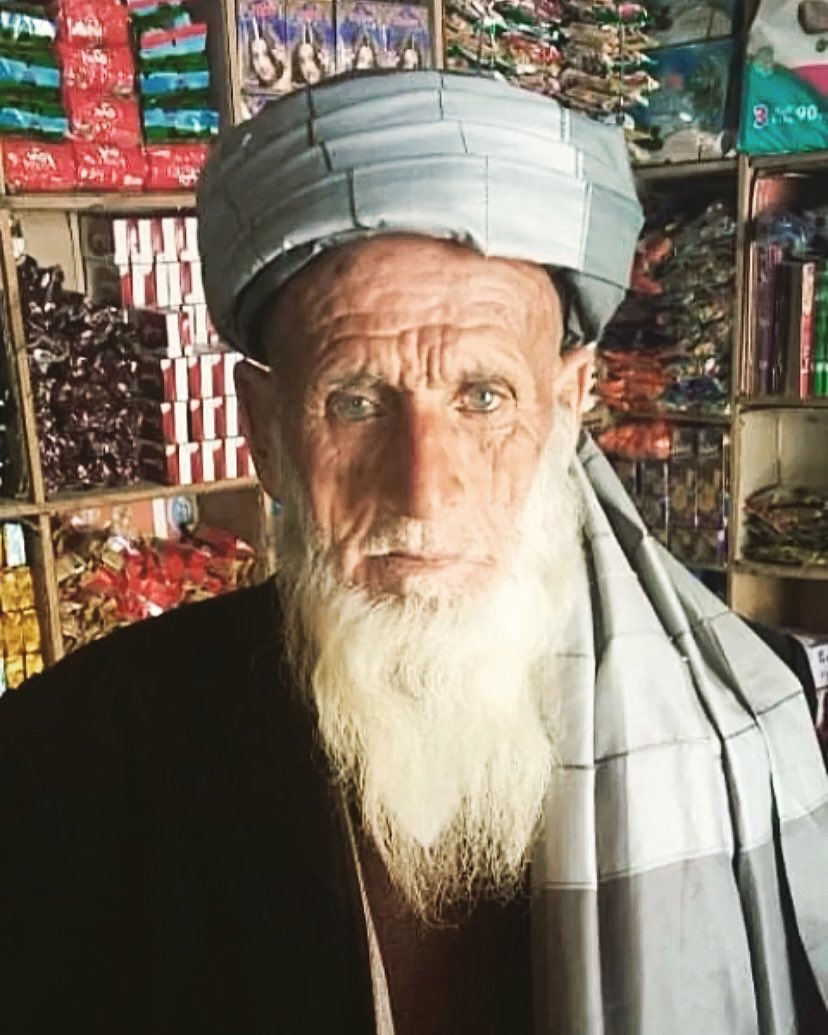 Travelling to #Afghanistan as an American woman under the Taliban taught me a lot. Locals have strong opinions— but this man from Nangarhar put what many felt best: “We are happy less blood is being spilled. Thank God the war is finally over.” 🖤❤️💚 #everydayafghanistan 
.
.