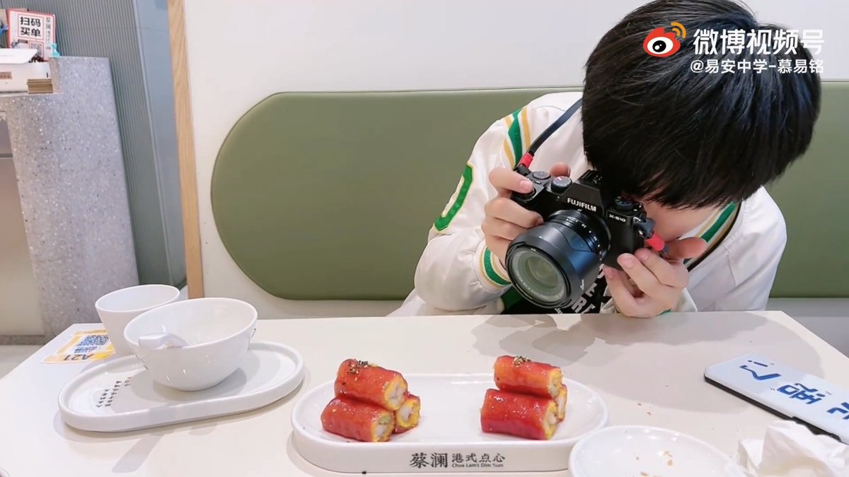 nwzwwn's tweet photo. ตากล้องคนโปรดของหม่ามี๊❕🌷 >▽<
#慕易铭 #มู่อี้หมิง #MuYiming #易安中学 https://t.co/BAi9f5M4dX