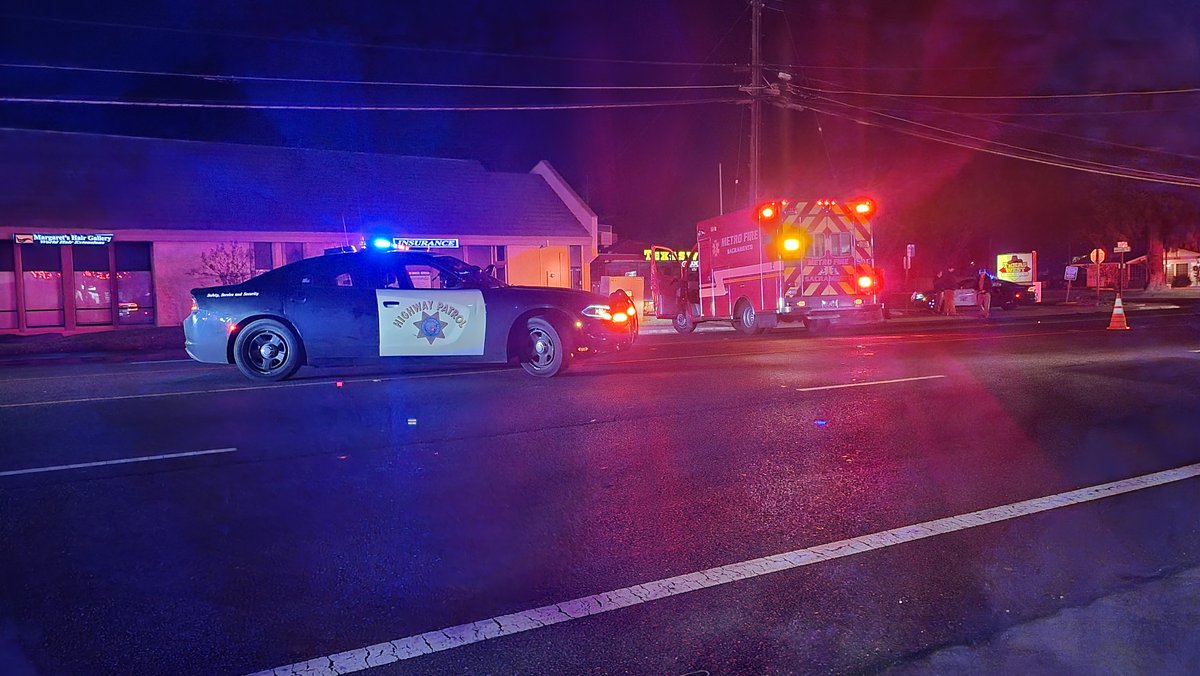 PSNews_Sac's tweet photo. #EARLIER #Fatal #AutoVsPed #ArdenArcade
1600 block of Fulton Ave
A fatal Auto vs Ped incident occured late Friday night just before midnight. Detaiils are very limited at this time. Scene video and update details will be posted as soon as possible. https://t.co/o6JCYjSQRx