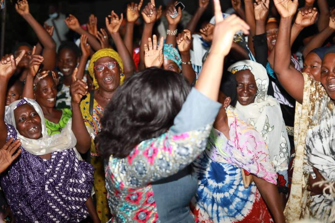 dmBelmonde's tweet photo. 1/2 Comme promis, les femmes de Dignago ont reçu l’appui de 2 millions de FCFA pour le financement d’activités génératrices de revenus.
Un comité de gestion a été mis en place sous la supervision du Sous-prefet.
#MSLP
#Goh #Dignago
#CivAutonomisation #FAFCI
#CivSolidaire https://t.co/ahgN5652mI
