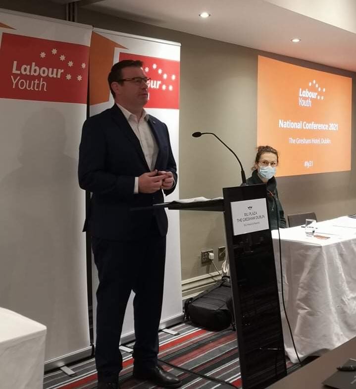 Speaking to the next generation today at #LY21 Alan Kelly, Leader of @labour encourages the audience of young activists in @labouryouth to run in the next round of elections.

‘I want to see you running, we need to see you running’.

 #aNewDeal