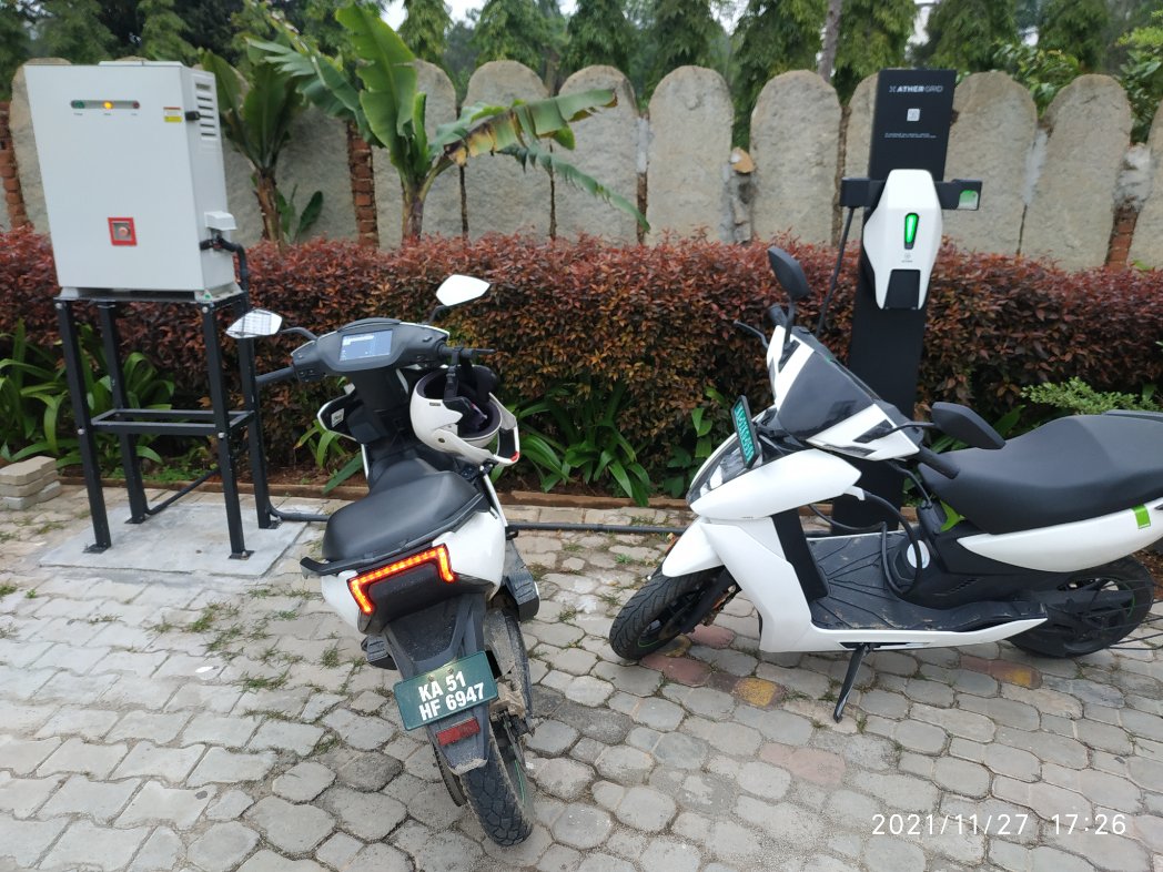 PlugVehicle's tweet photo. At Acre fast charger now
Someone is already there
With 10min charge i can reach home.. https://t.co/hlVa4DjvWK
