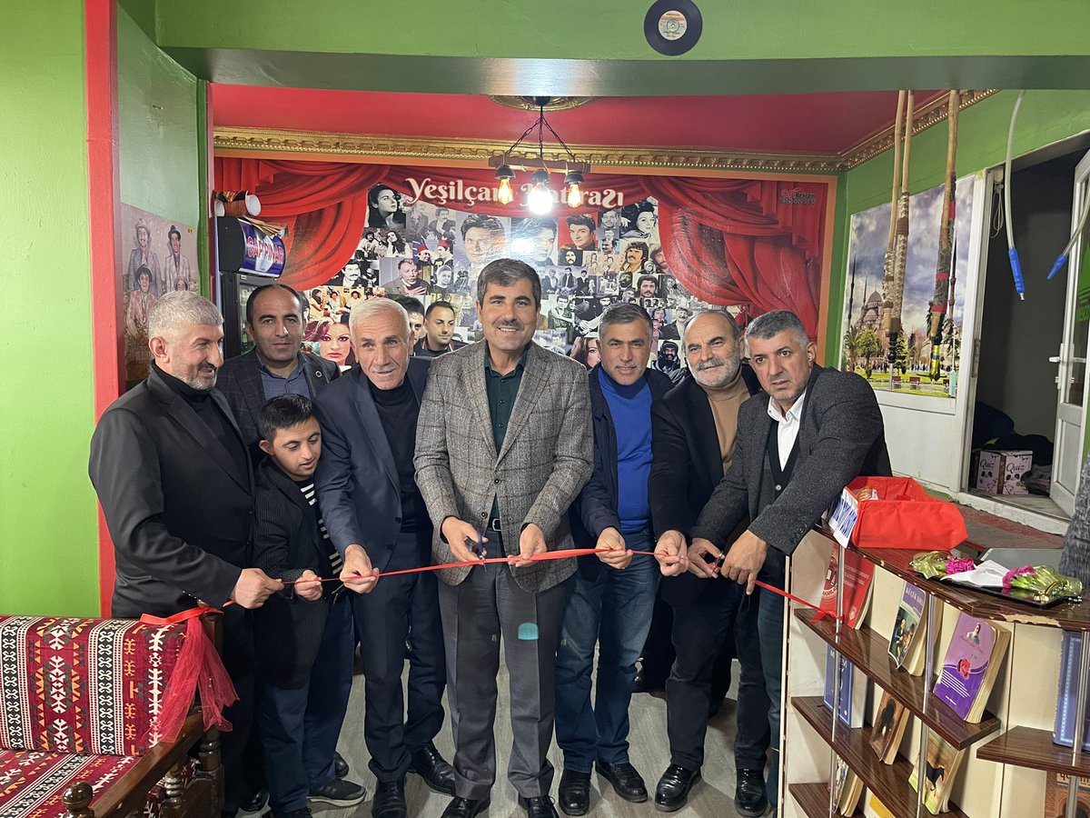 Feyat_ASYA's tweet photo. Cumhuriyet Caddesi üzerinde faaliyet gösteren Yunus Emmi hemşehrimizin işletmeciliğini yaptığı Muşlu Candır Kahvaltı Evinin açılışını yaparak yeni işyerinin hayırlı olması temennisinde bulunduk. https://t.co/cjpZQLQqNe
