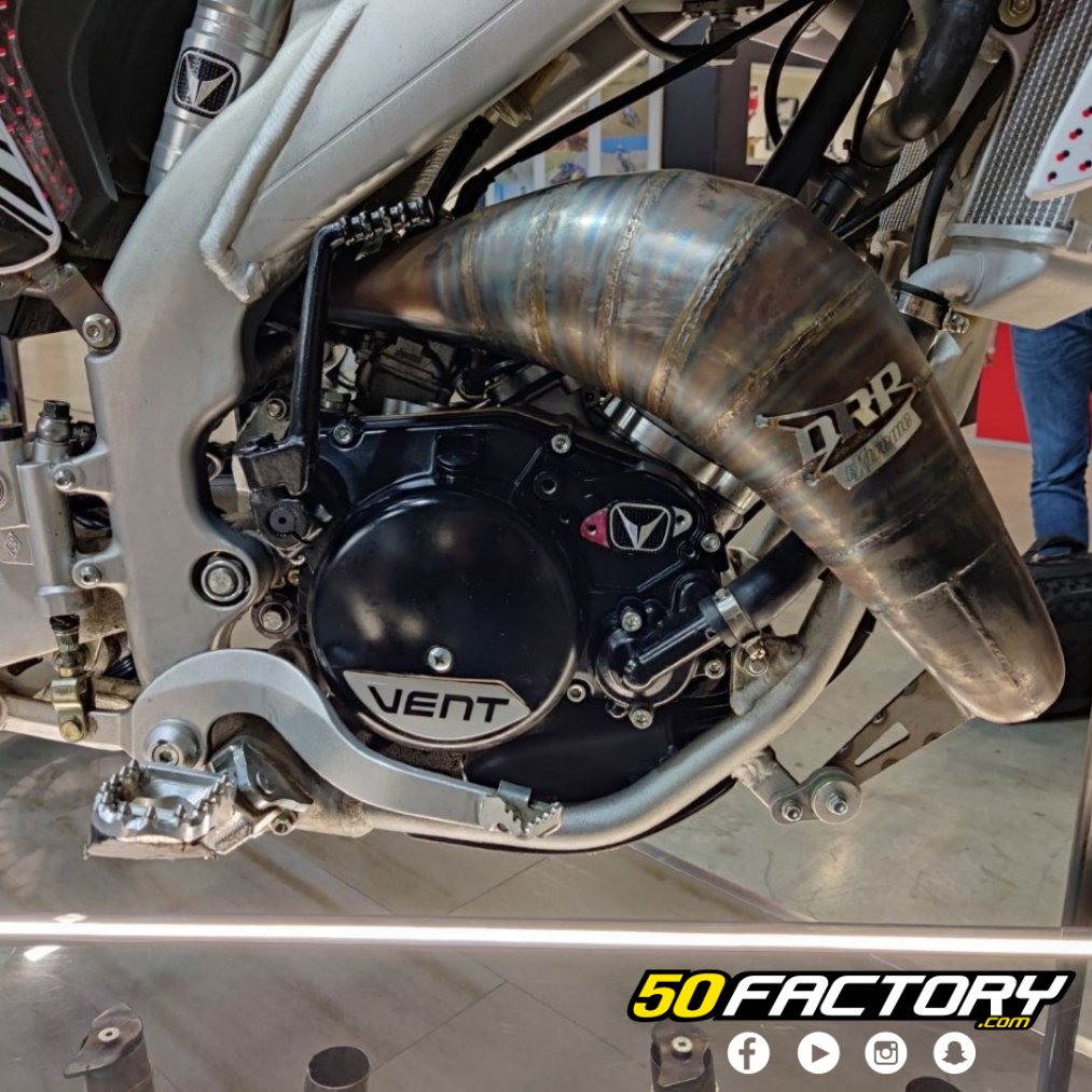 cinquantefacto1's tweet photo. Nous étions présents au Salon de la moto à Milan qui a eu lieu cette semaine, nous avons donc eu l'occasion de découvrir la nouvelle VENT 100cc 😱😍
Vous en pensez quoi ? 🤔

#50factory #vent #100cc #nouveauté #eicma2021 https://t.co/BMzlWo48Zz