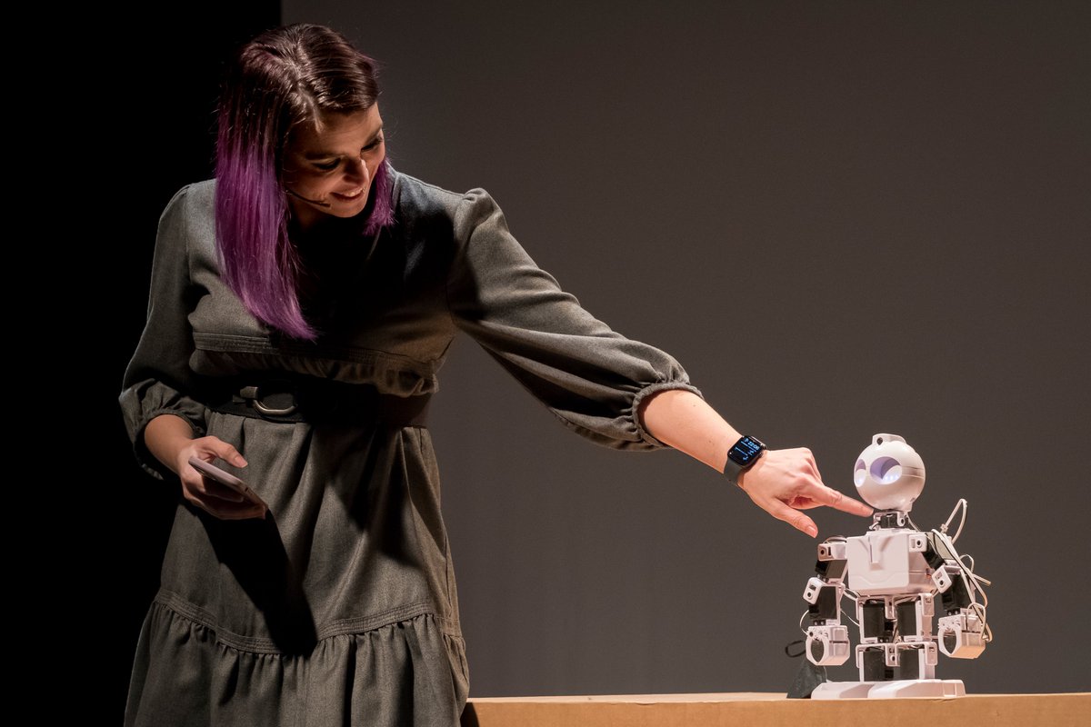 rosfilmfestival's tweet photo. ROS 2021 - JUICIO A UN ROBOT con @JordiOjeda + ELECTRO-JORÓBATE con @raquelsastrecom
#ros2021 #degreesoffreedom
@QuoRevista @FECYT_Ciencia @l_caleidoscopio @LasCigarrerasCC https://t.co/gLttjI4yTC