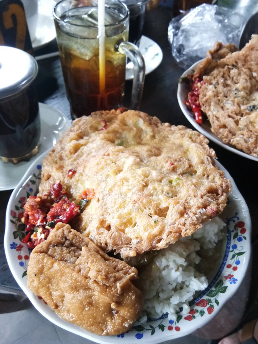 selama lama di jogja baru tau klo ada tmpat yg namanya kopi klothok,dan saya nyesel baru tau skr 😅