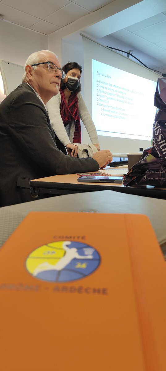 bradouane26's tweet photo. Réunion de Zone AURA et Bourgogne Franche Comté;
Avec #stephaniepioger et @pierre_depetris @ffbasketball 
premier bilan de début de saison et perspectives : 500 terrains, 40000 licenciés, pass sanitaire, état des lieux... 🏀🏀🏀 https://t.co/reiBGmx3cn