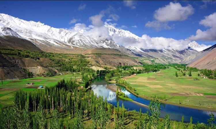 TehzeebHaideri's tweet photo. ( یہ  زمین  ہمارا  ہے اس پہ حق ہمارا ہے)

اصول بیچ کر مسند خریدنے والوں

نگاہِ اہلِ وفا  میں بہت حقیر ہو تم

وطن کا پاس تمہیں تھا نا ہو سکے گا کبھی

کہ اپنی حرص کے بندے ہو بے ضمیر ہو تم!

#حبیب_جالب

#Reject_Khalisa_Sarkar https://t.co/hRKeKCVRUK