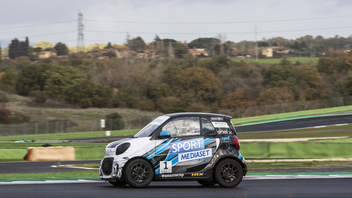 sportmediaset's tweet photo. 23 smart in pista per le prove libere di #Vallelunga: le immagini. #Smartecup #SportMediaset
https://t.co/JckubgcvTl https://t.co/iVsFnqyhic