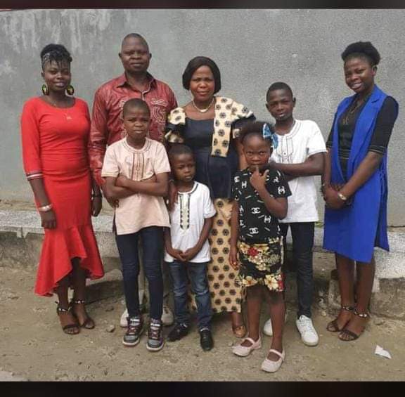 ABolodjwa's tweet photo. Triste nouvelle.
*RDC: KINSHASA | Six personnes d'une même famille meurent calcinées à #Ngaba Il s'agit de | Alphonse Ntumba (chargé de protocole à la maison civile du Chef de l'État), ses enfants Fernand (14 ans), Jemima (18 ans), Maria (9 ans) Joseph (7ans) et Gilbert (12 ans). https://t.co/kMMCRksuFr
