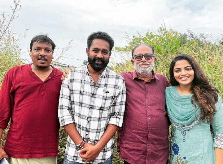 DhafMedia's tweet photo. Shoot Completed !! It's Wrap 💕
#Kothth ! 🎥 #asifali https://t.co/q2UdzKtDTN