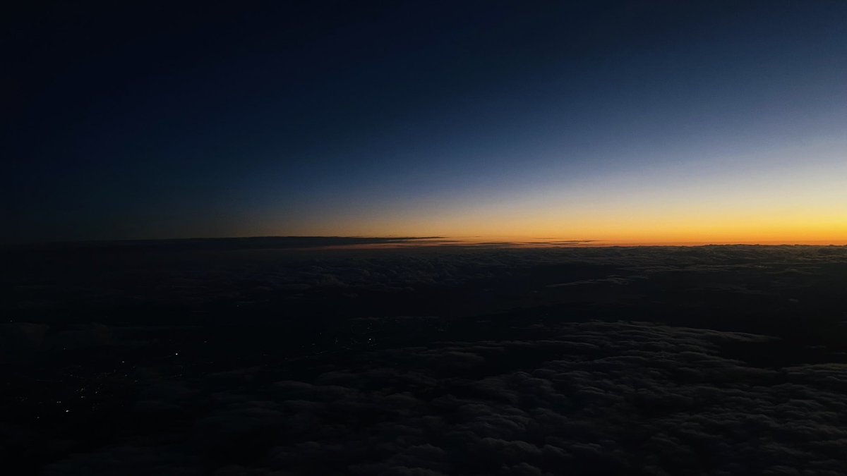 AcchinBu's tweet photo. シンプルに言葉が出ない、綺麗さ。
#夕焼け #飛行機 #写真 #キリトリセカイ https://t.co/41Yc7dvPlO