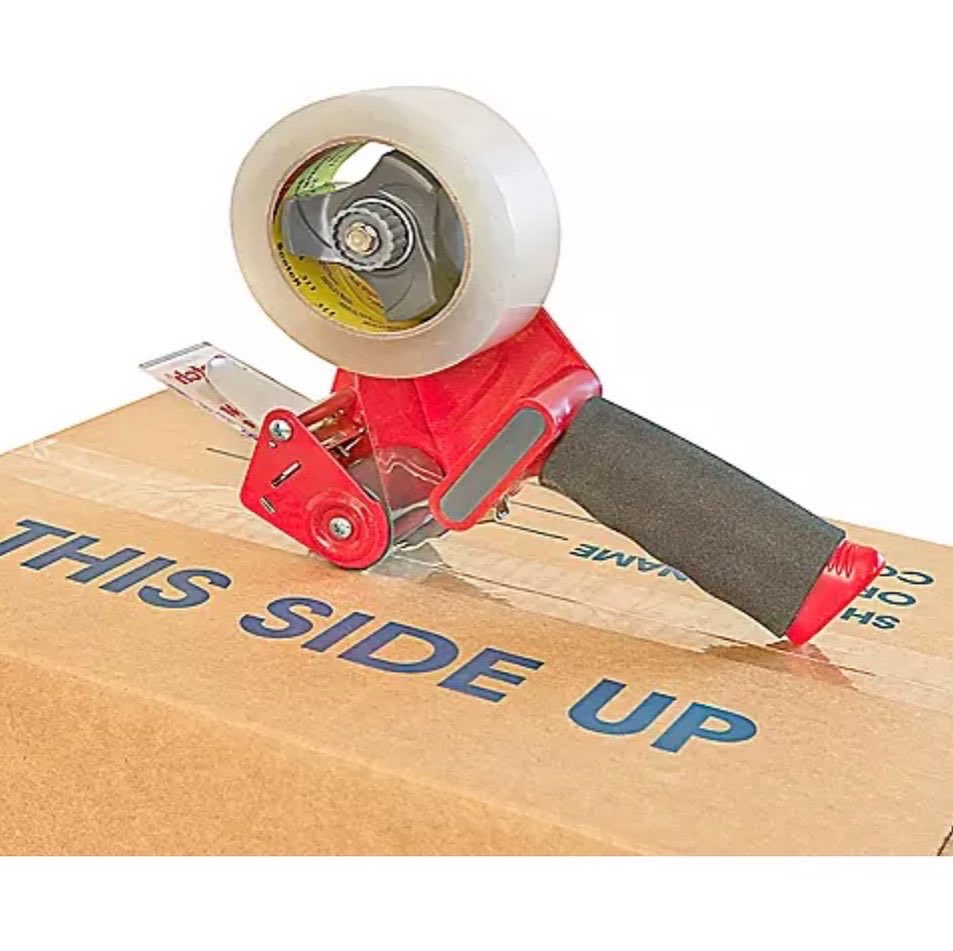 sortedaffair1's tweet photo. The holiday season is upon us. Tape becomes an essential supply for parcels & box building. I mean, how else are you going to fit your artificial tree back in its original box without an aggressive amount of packing tape?
#getsortedwithkelly
#tips https://t.co/BmOVPgXxrI