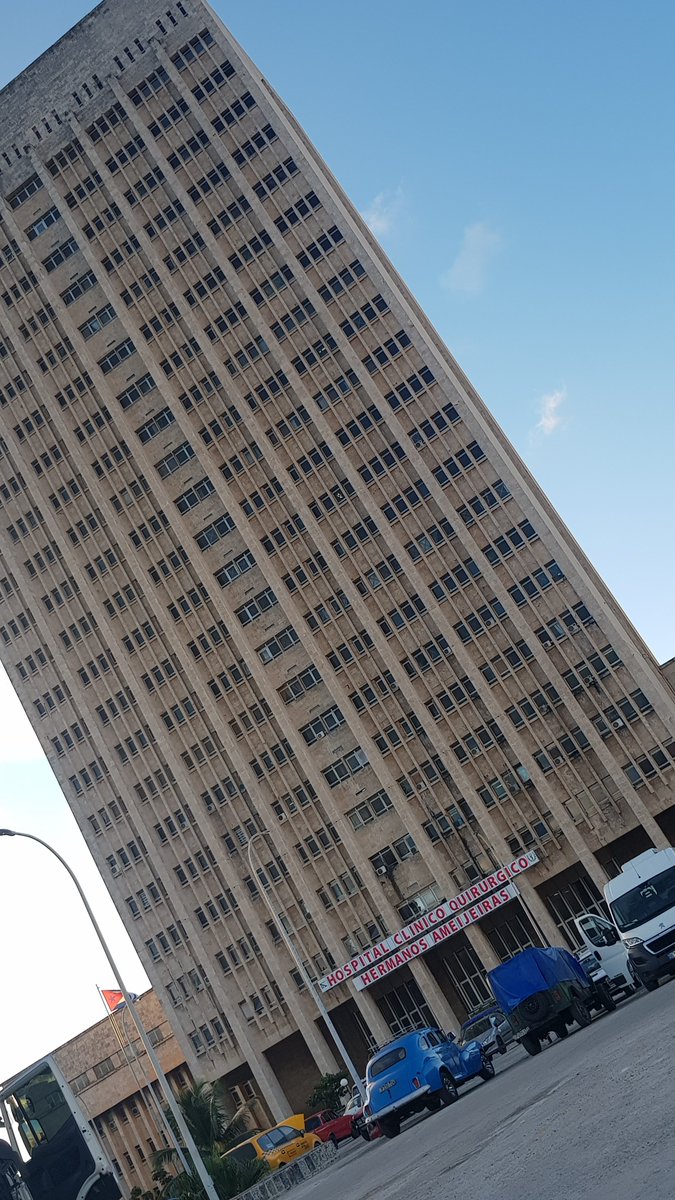 Frente al Hospital Clínico Quirúrgico Hermanos Ameijeiras, emblemática institución cubana, transitará la marcha juvenil en conmemoración al aniversario 150 del fusilamiento de los ocho estudiantes de Medicina.