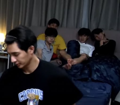 ferncurly's tweet image. 🌚 มึงๆ
🌝 เออๆ 

เชื่อว่าด้อม #เอิร์ทมิกซ์ เกินครึ่งเข้าใจภาพนี้ 5555555555