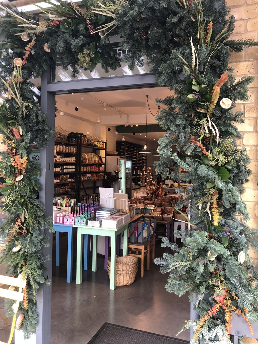 Loving our #Christmas #garland by <a href="/sallyebrace/">Larkspurandlavender</a> 🎄🌿🎄🌿