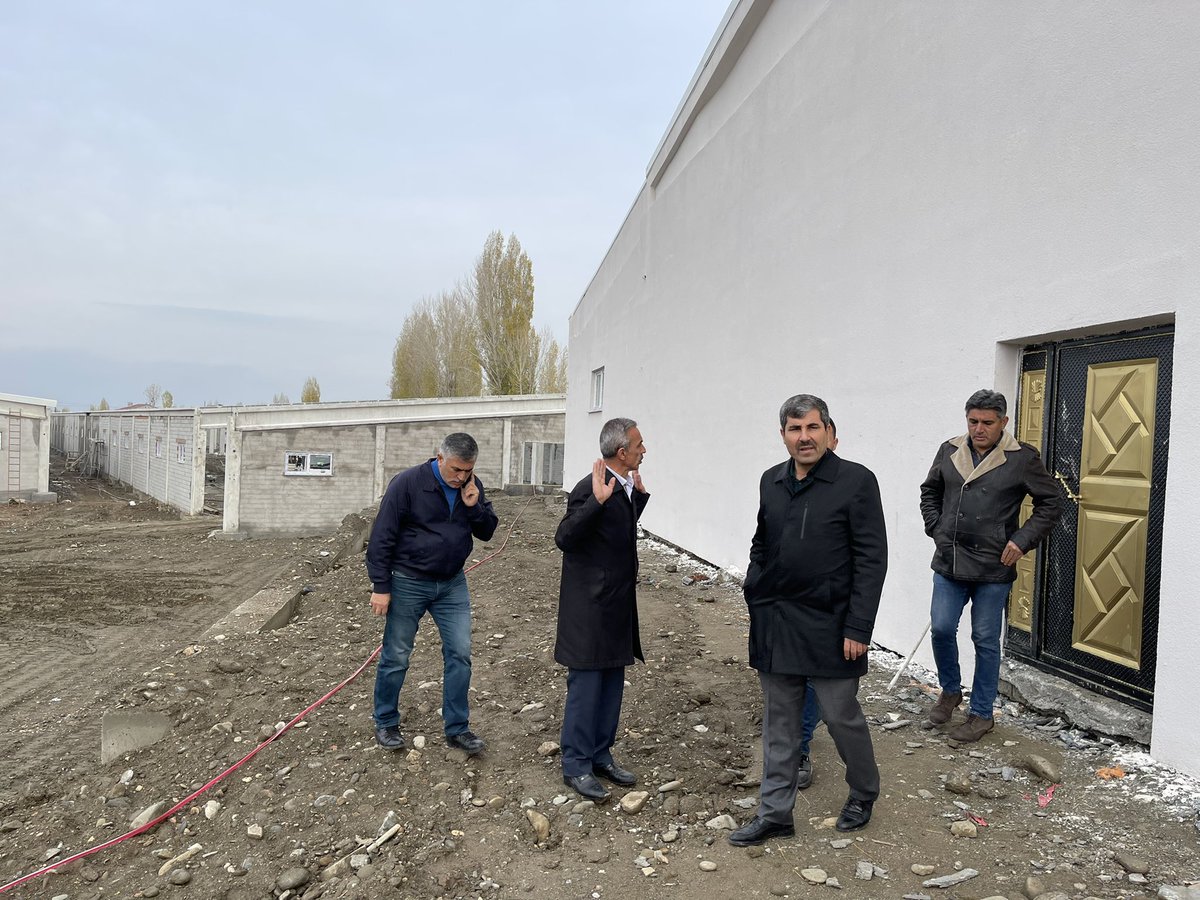 Feyat_ASYA's tweet photo. Çöğürlü Köyü girişindeki Tekstil Kent alanındaki atölyemizin inşa süreci tamamlandı. Bundan sonra ihya sürecini başlatıyoruz. İnşallah bu tesisimiz gençlerimize istihdam kapısı olacak. https://t.co/pHfvleyFre