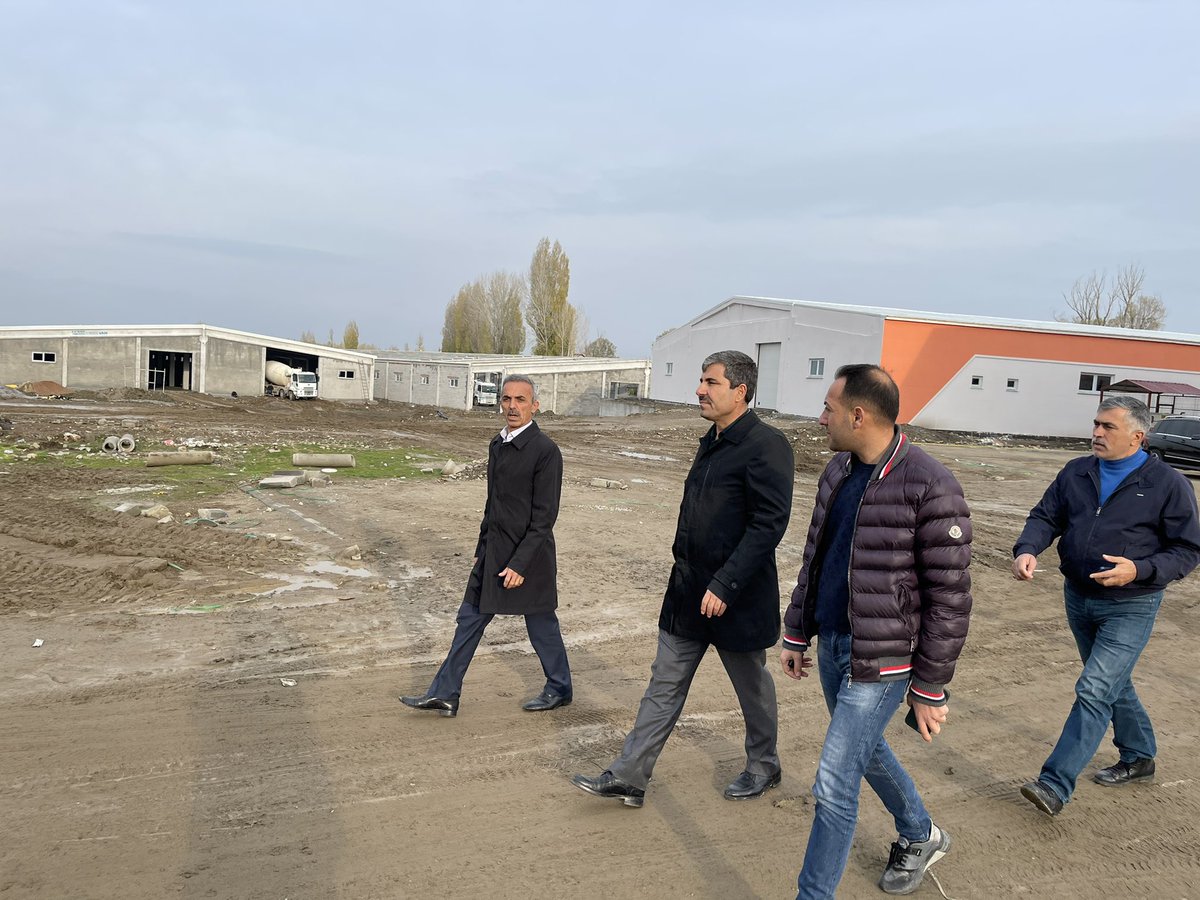 Feyat_ASYA's tweet photo. Çöğürlü Köyü girişindeki Tekstil Kent alanındaki atölyemizin inşa süreci tamamlandı. Bundan sonra ihya sürecini başlatıyoruz. İnşallah bu tesisimiz gençlerimize istihdam kapısı olacak. https://t.co/pHfvleyFre