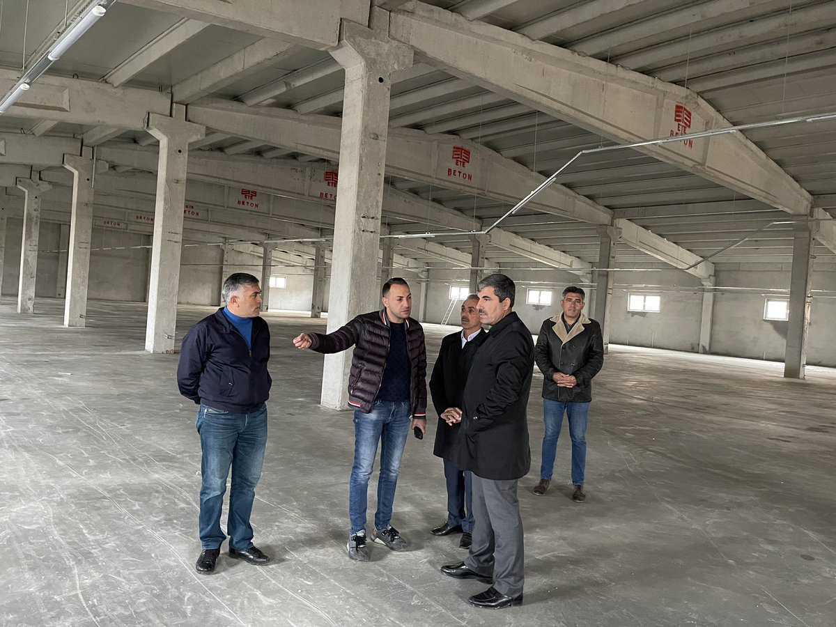 Feyat_ASYA's tweet photo. Çöğürlü Köyü girişindeki Tekstil Kent alanındaki atölyemizin inşa süreci tamamlandı. Bundan sonra ihya sürecini başlatıyoruz. İnşallah bu tesisimiz gençlerimize istihdam kapısı olacak. https://t.co/pHfvleyFre