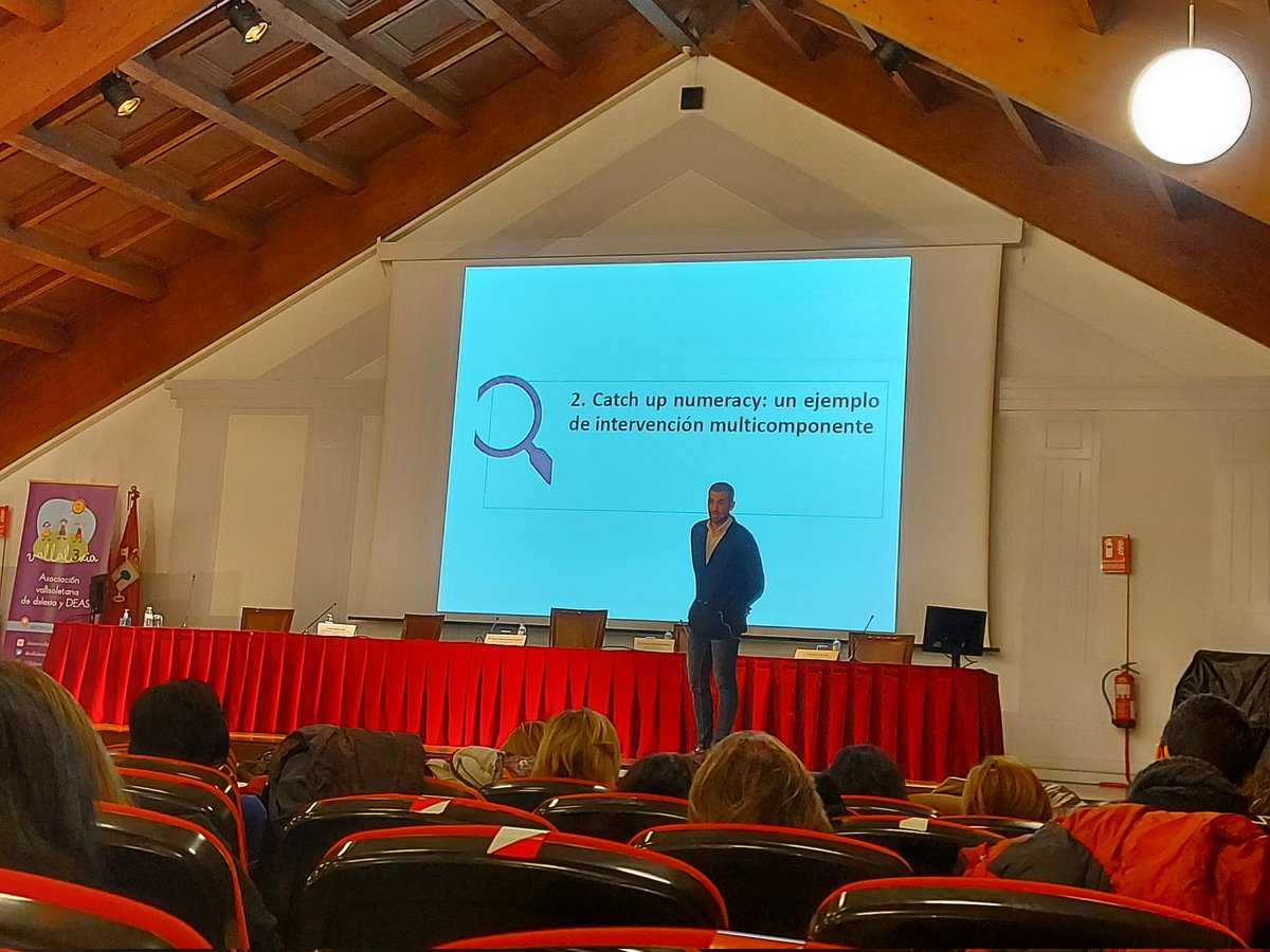 Última ponencia de las #Vjornadasdedislexiavallalexia
con <a href="/Julian8290/">Julián Palazón</a> (<a href="/GrupoIndea/">GrupoINDEA</a> <a href="/EDILEC1/">Máster DEA</a>) en <a href="/vallalexia/">vallalexia</a>, explicando Catch Up #Numeracy: la intervención multi-componente de #AnnDowker (<a href="/hilda_beastoxf/">St Hilda's College</a>)
para niños con dificultades en el aprendizaje de las matemáticas.
@fungeuva