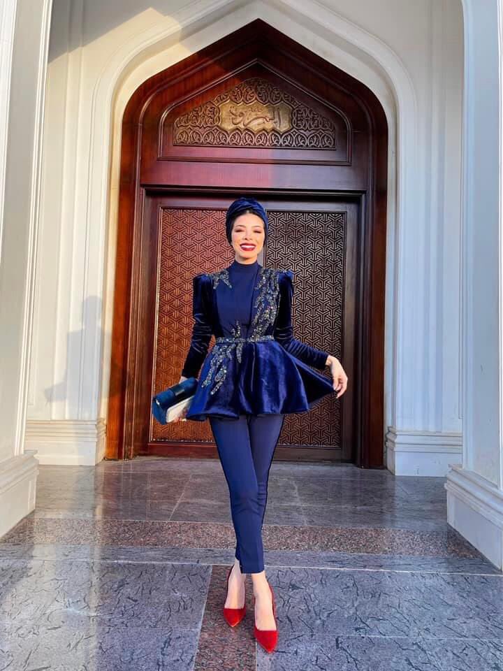 Menna_Elsony3's tweet photo. مش لازم في كل المناسبات نلبس فساتين ممكن استايل زي ده مختلف وهيبقى شكلك شيك برضو جدا 💙

رايكم اهم حاجه عندي ايه رايكم في استايل النهارده ! 💙🥱 https://t.co/yEbptsgMZ6