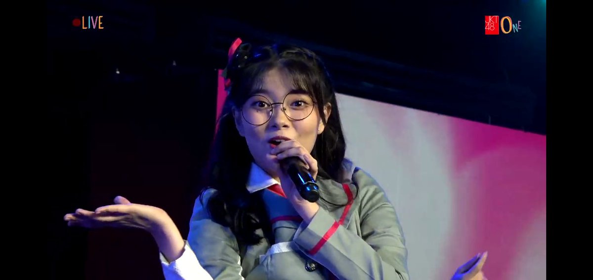 a_dhec26's tweet photo. Makasih Show #TunasDiBalikSeragamJKT48 hari ini ๐ @A_FionyJKT48 @Symfiony spesial Graduation Miwaa #MiraLastCheckpoint โจ https://t.co/uzdFWgFwiH