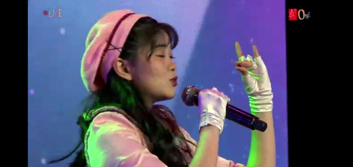 a_dhec26's tweet photo. Makasih Show #TunasDiBalikSeragamJKT48 hari ini ๐ @A_FionyJKT48 @Symfiony spesial Graduation Miwaa #MiraLastCheckpoint โจ https://t.co/uzdFWgFwiH