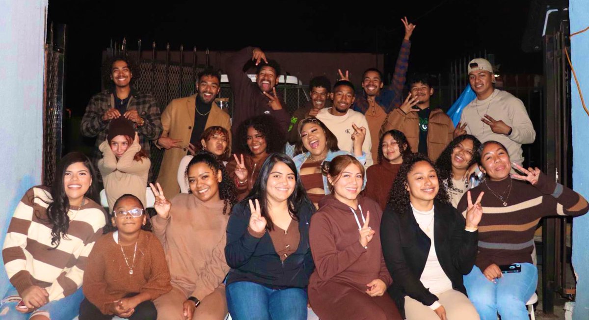 superheroejay's tweet photo. Cousinsgiving 2021 🤎🧡🍁
@priscilaesad @larrdinho @_celestl @melvyn_10 @6lackBunny @BebesitaKim @TheYammz @Chocolate_Man94 @daarlenskiesss @__iraday @otfjlp 
#cousinsgiving #Thanksgiving https://t.co/2J2YQr7qpV