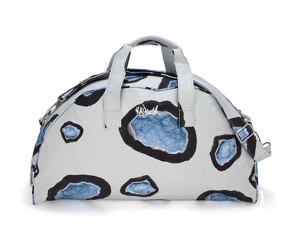 KMD_Jewelry's tweet photo. Do not disturb: on holiday.
Pictured: Floating Geode Printed Overnight Bag
https://t.co/dneRe6hiQx
#OvernightBag #DoNotDisturb #GeodeΒ #SignatureKMD https://t.co/O0VRtM7W2G